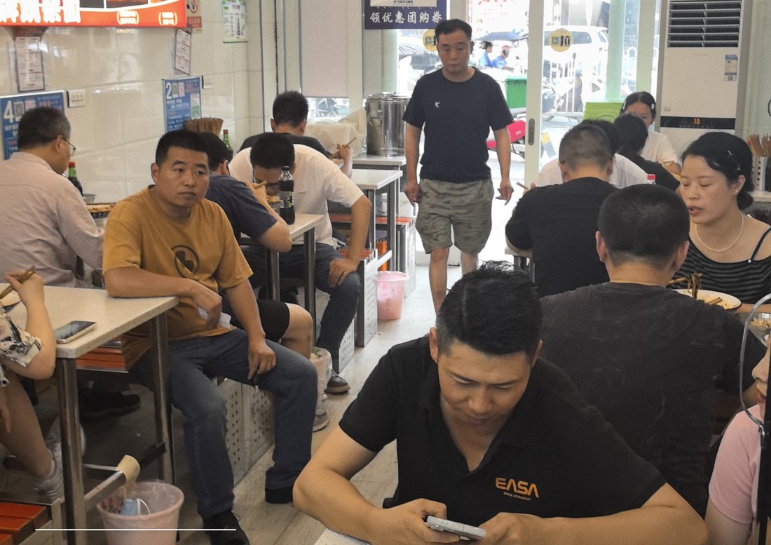 傍晚满座